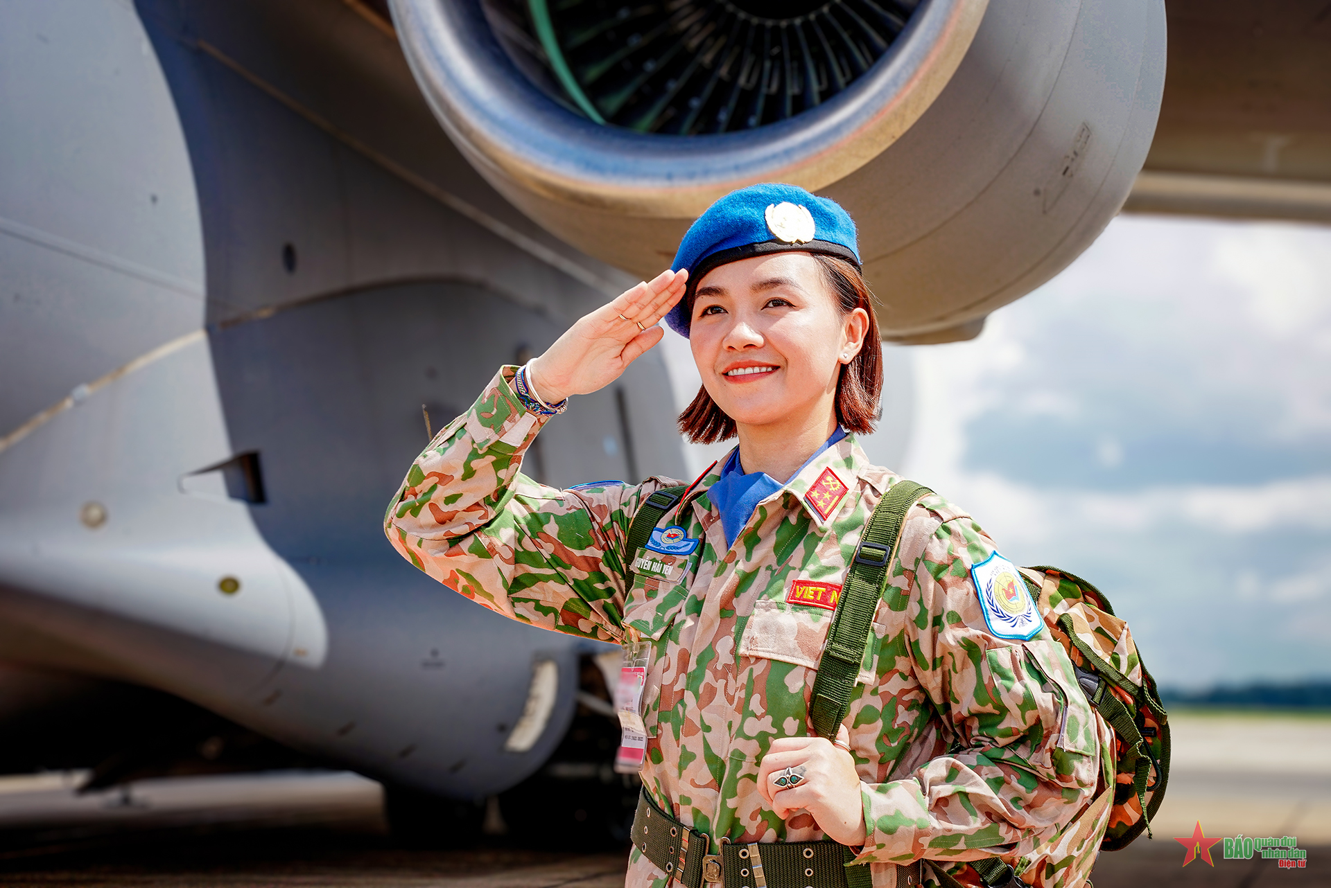 Dưới cánh bay hòa bình